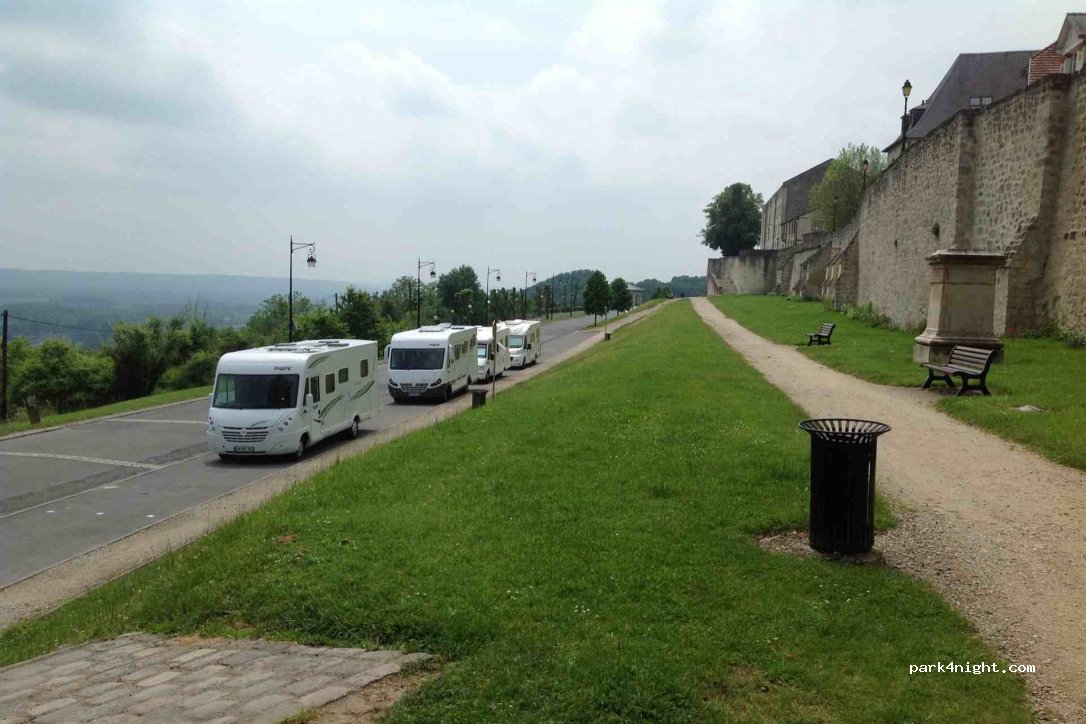 (02000) Laon - Promenade de la Couloire — foto