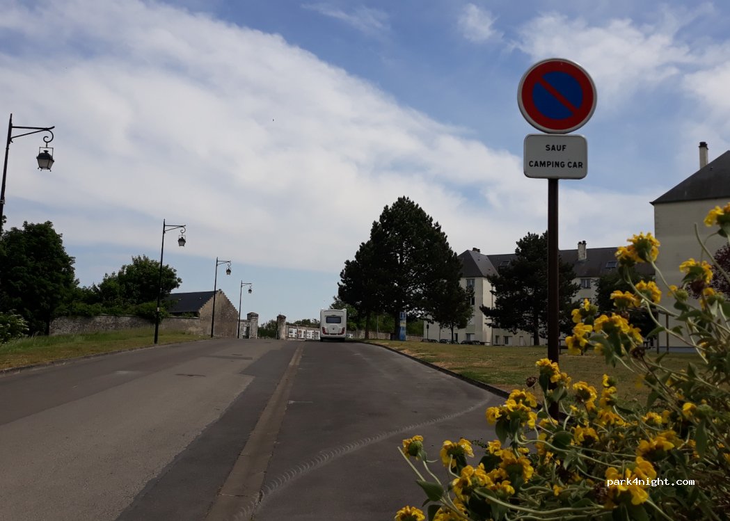 (02000) Laon - Rue du Maréchal Alphonse Juin — foto