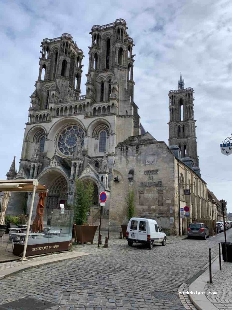 (02000) Laon - Rue du Maréchal Alphonse Juin — foto 2