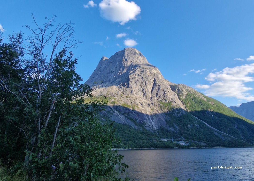 (8523) Elvegard - 901 Sør-skjomveien — foto