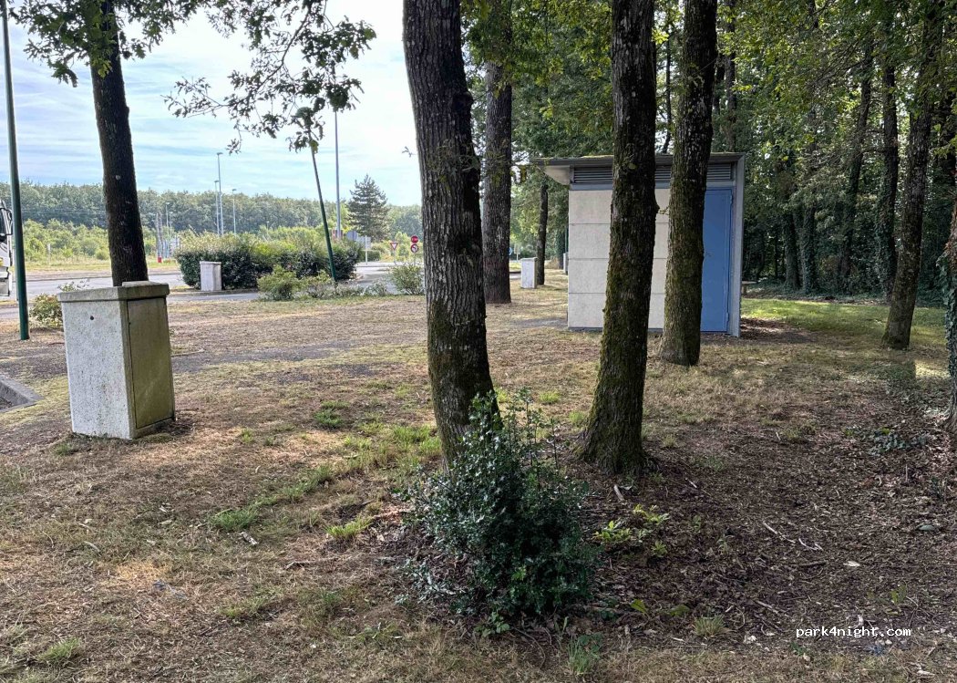 (37330) Château-la-Vallière - 77 Avenue du Gén de Gaulle — foto 2