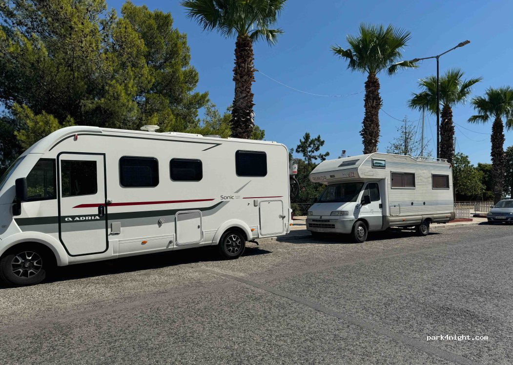 (185 36) Pireas - 66 Akti Moutsopoulou — foto