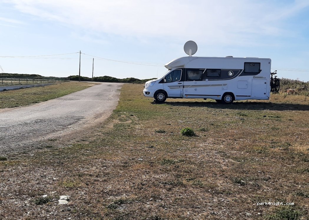 (2970-595) Sesimbra - Rua da Baleeira - Serra da Azoia — foto 3