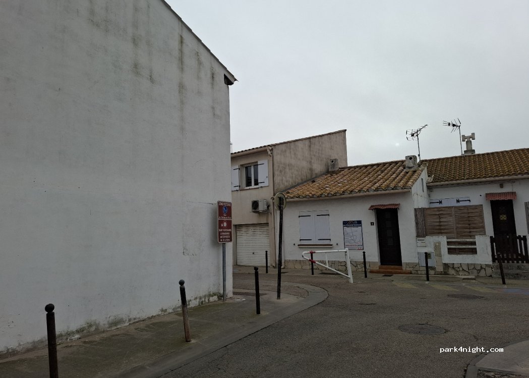 (13460) Saintes-Maries-de-la-Mer - 49 Avenue Frédéric Mistral — foto 2