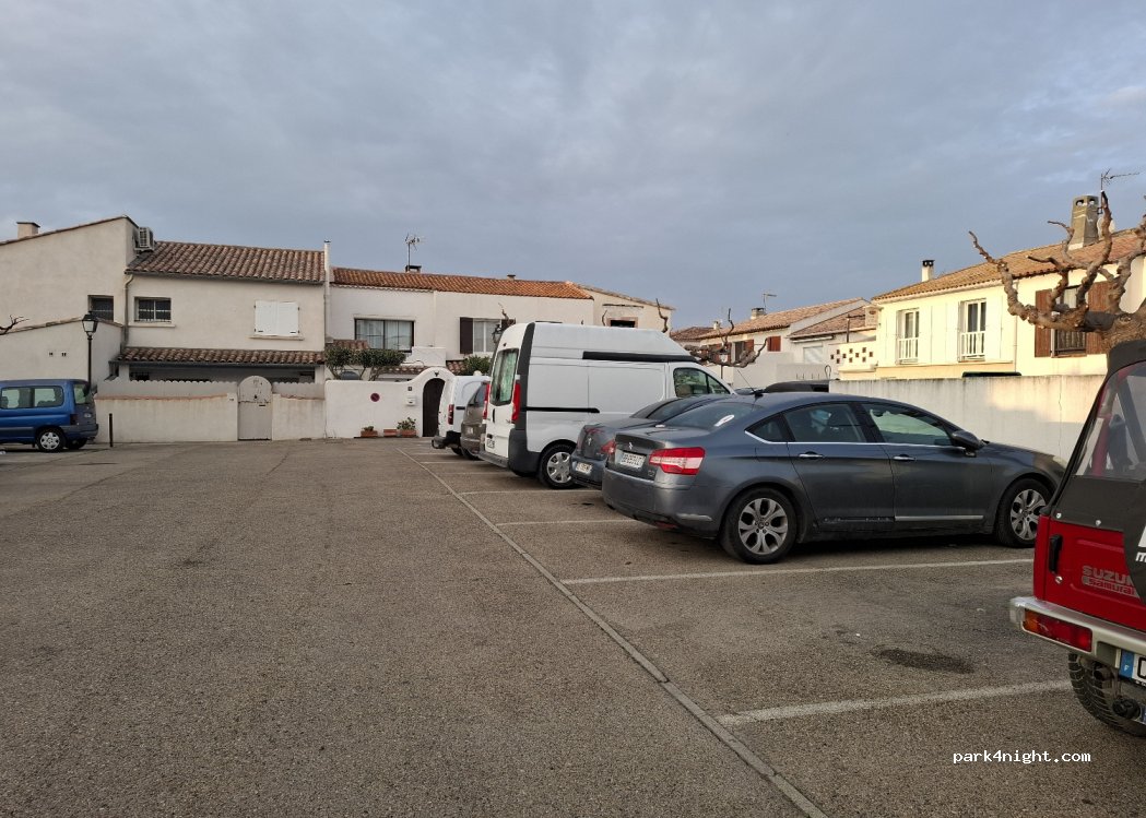 (13460) Saintes-Maries-de-la-Mer - 49 Avenue Frédéric Mistral — foto 3