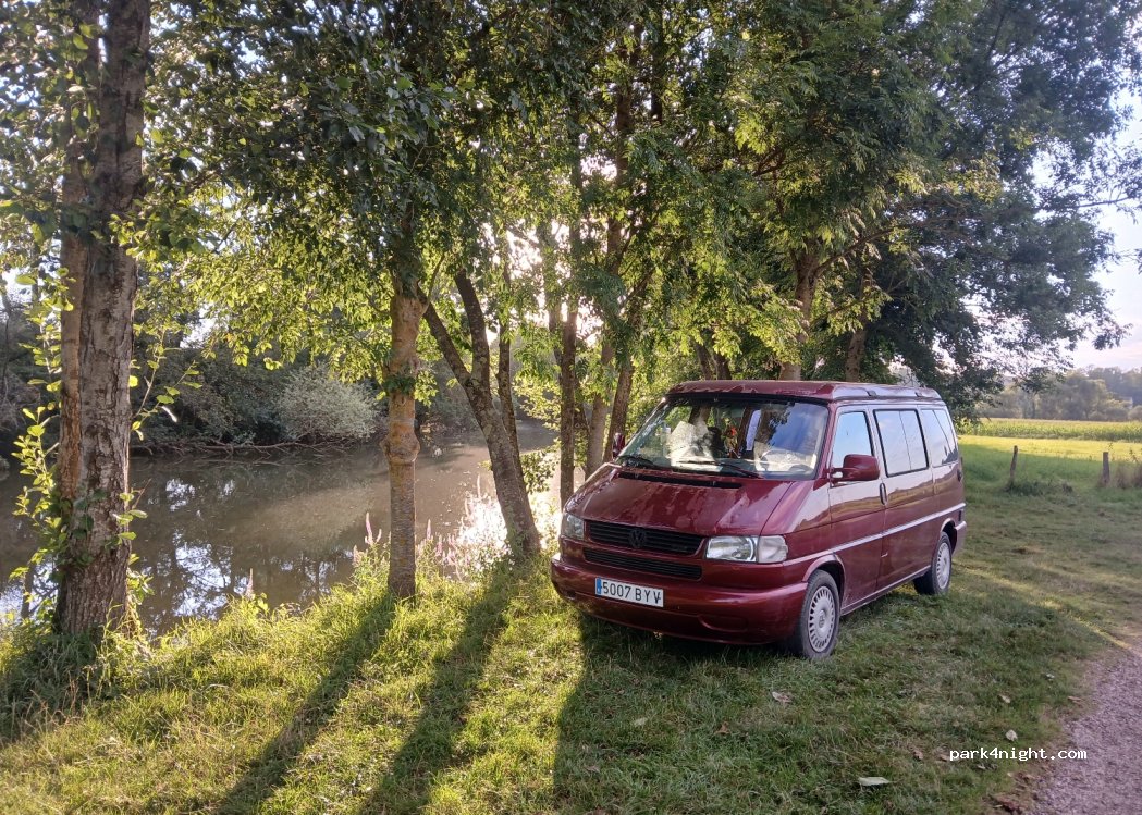 (54740) Ormes-et-Ville - Unnamed Road — foto