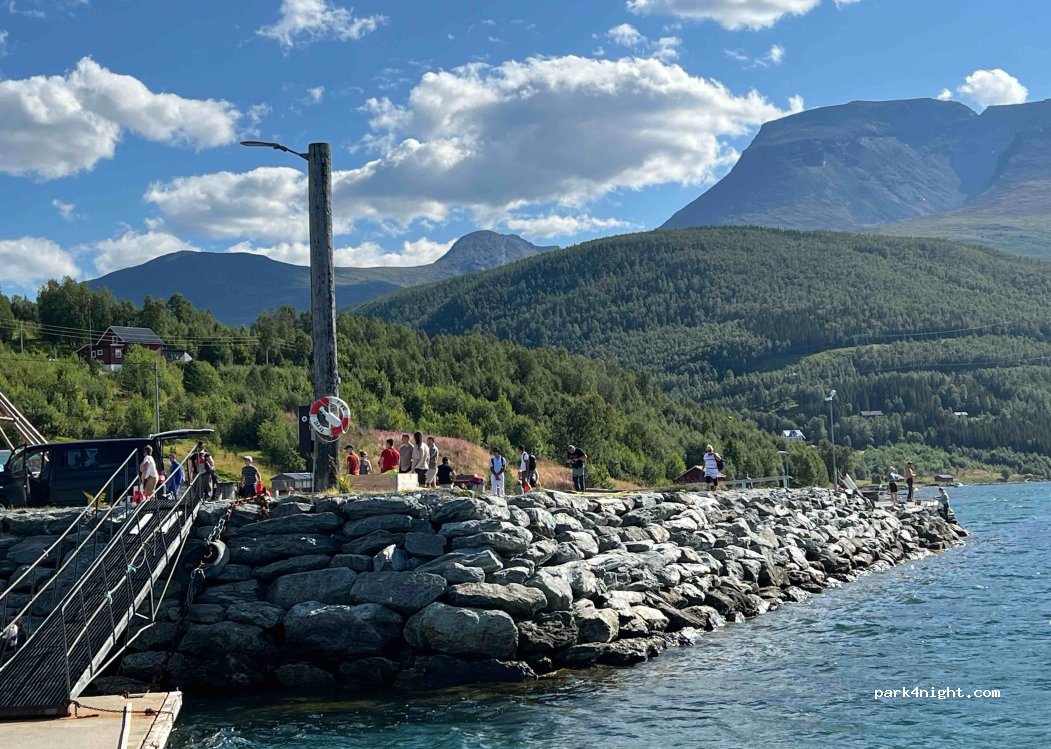 Bobilparkering Aursfjord Båthavn — foto 2