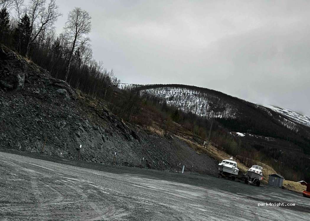 Bobilparkering Aursfjord Båthavn — foto 5
