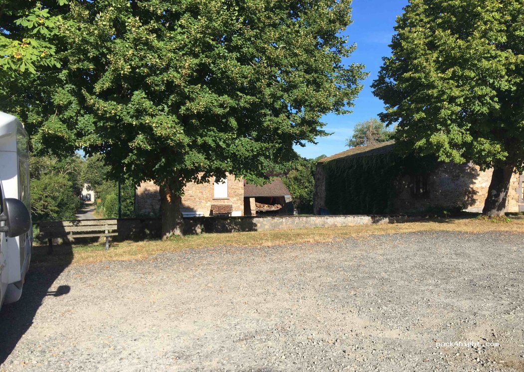 (63410) Charbonnières-les-Vieilles - 1 Le Bourg — foto
