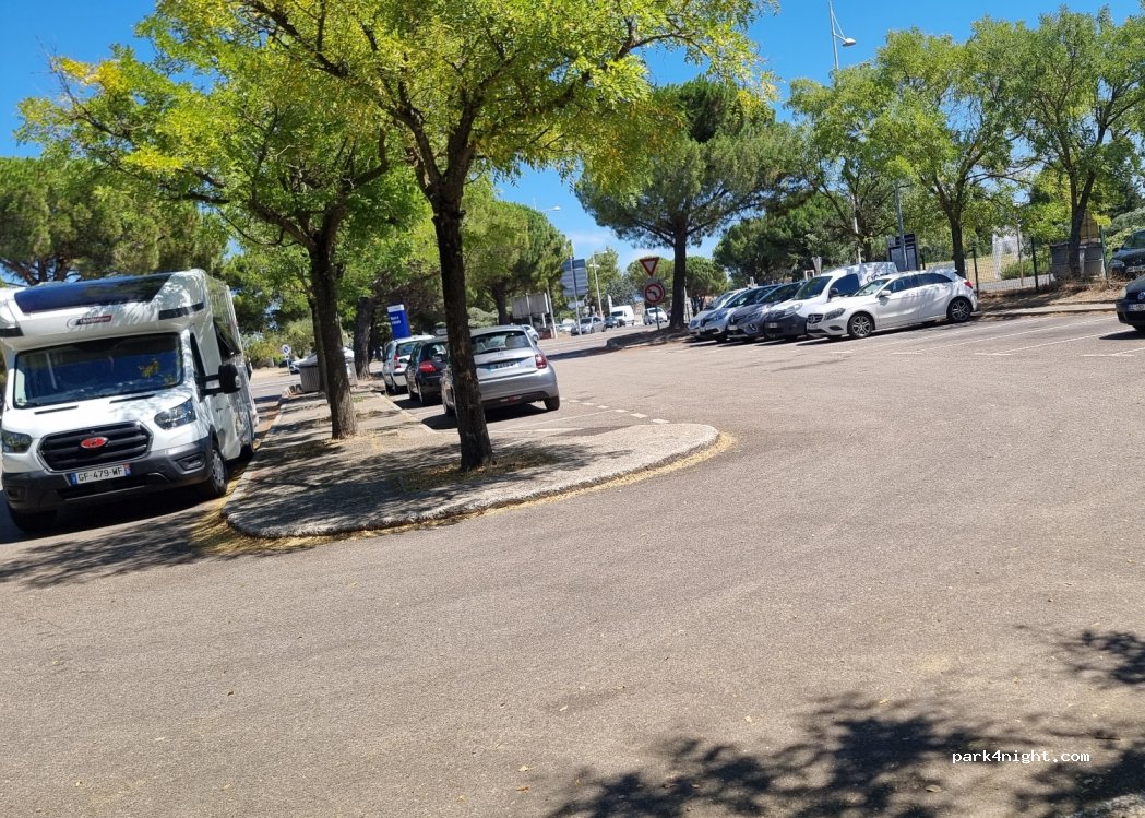 (84500) Bollène - 77 Avenue Jean Monnet — foto