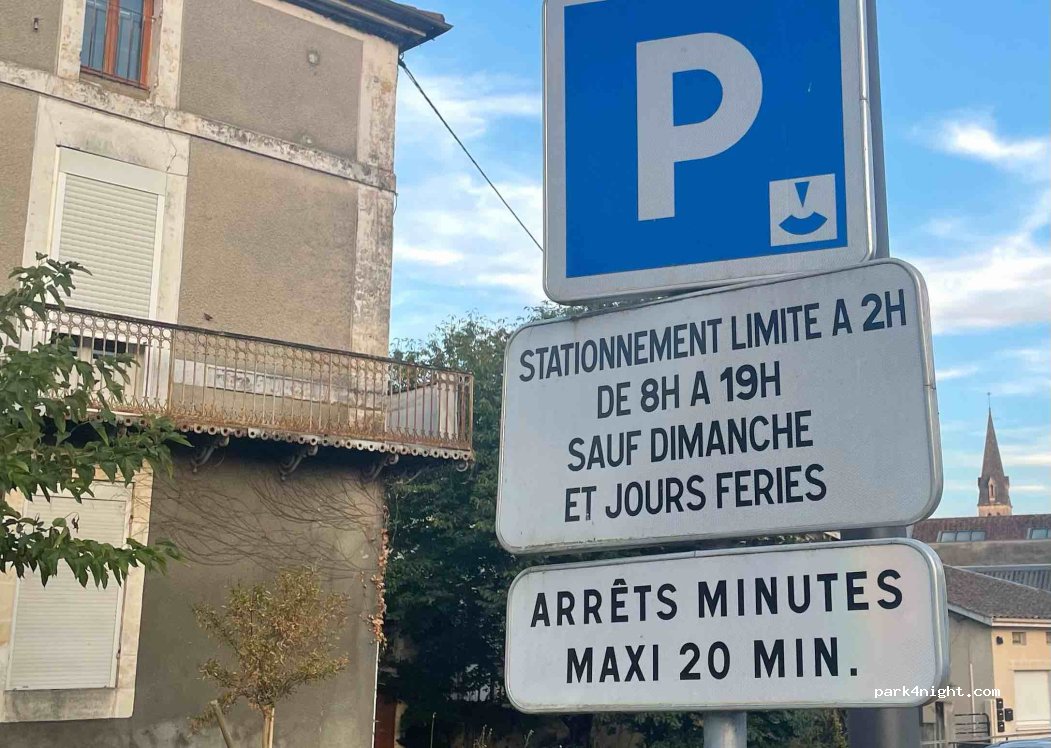 (24400) Mussidan - 258 Place de la République — foto