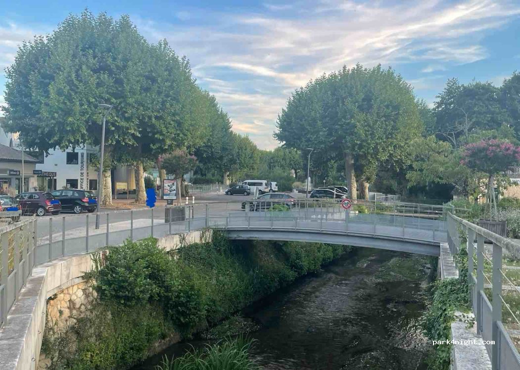 (24400) Mussidan - 258 Place de la République — foto 2