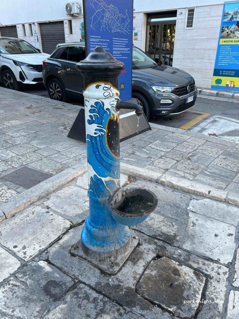 (70044) Polignano a Mare - 26 Piazza caduti Via Fani — foto