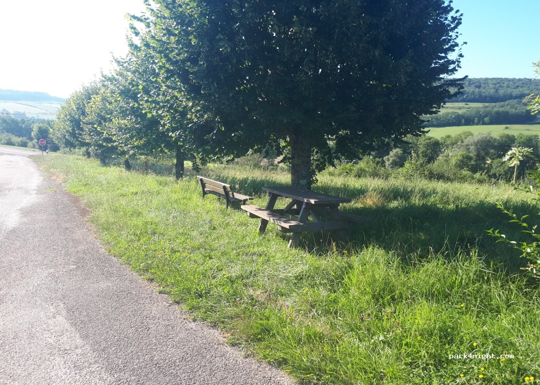 (21150) Thenissey - Unnamed Road — foto