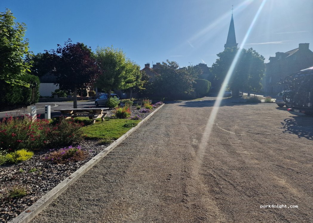(35870) Le Minihic-sur-Rance - 7 Rue du Général de Gaulle — foto