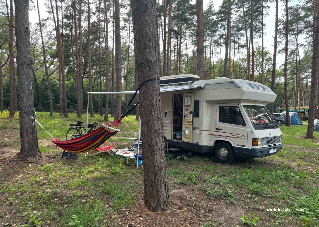 Pole biwakowe kapielisko Karłów ul. Wesola — foto