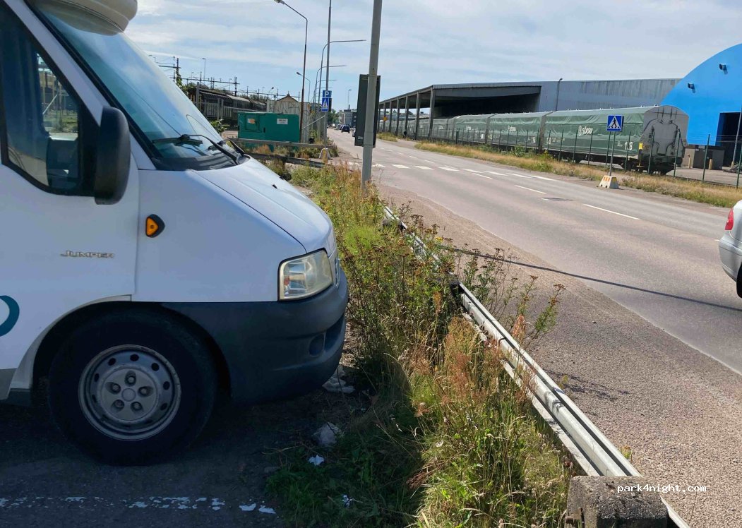 (432 44) Varberg - 19 Östra Hamnvägen — foto