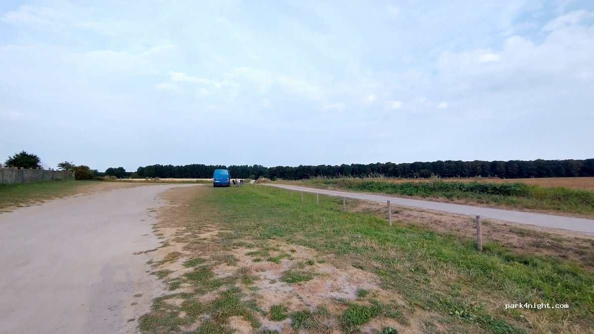 PKW-Parkplatz Neuhof — foto 2