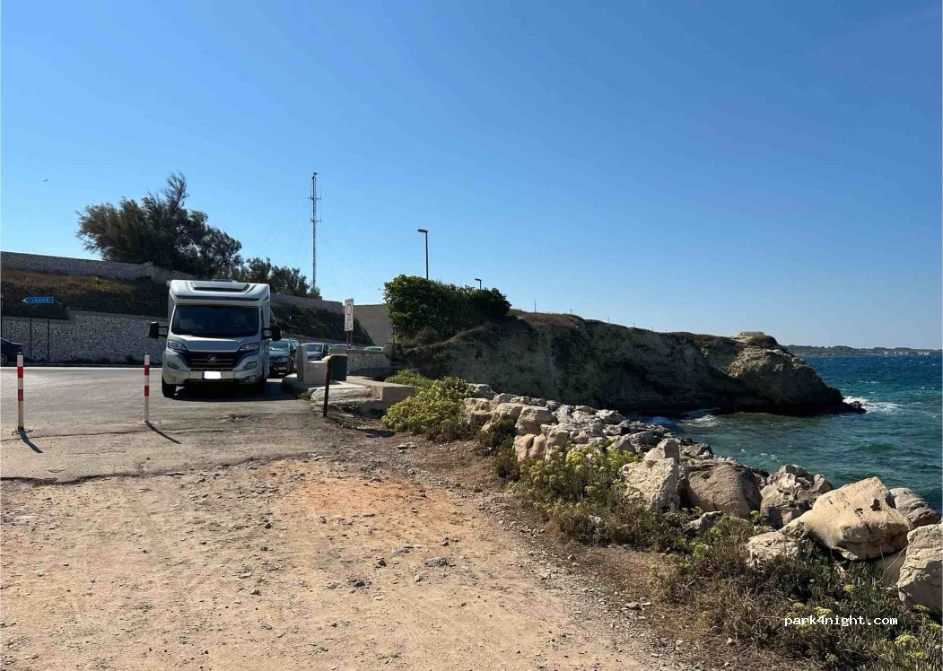(73028) Otranto - 51 Via del Porto — foto