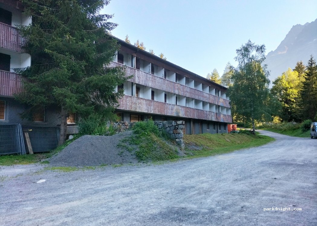 (74660) Vallorcine - 80 Place de la Gare — foto