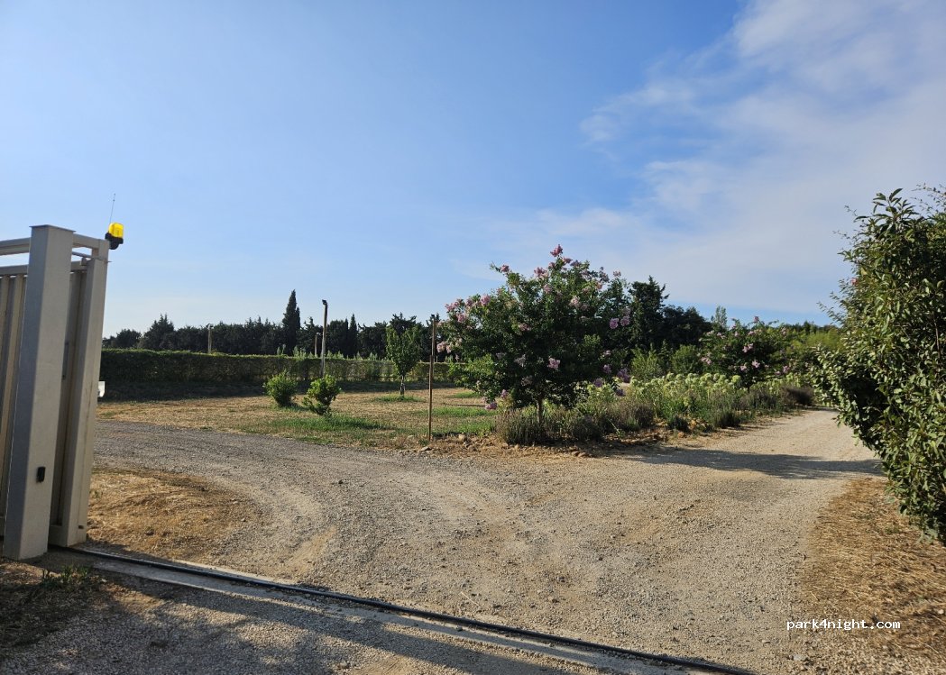 (13890) Mouriès - — foto