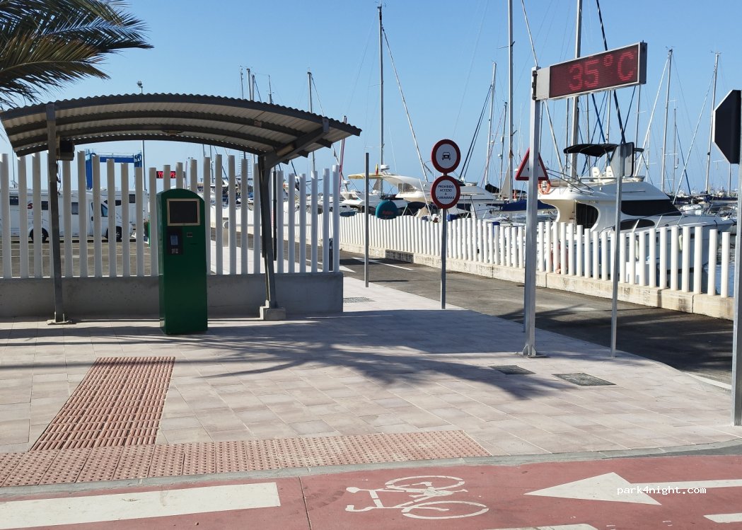 Área de Autocaravanas de Vélez Málaga — foto