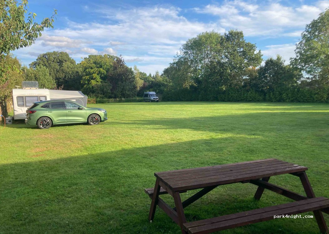 Four Acre Farm, Certified Caravan and camping site — foto 2