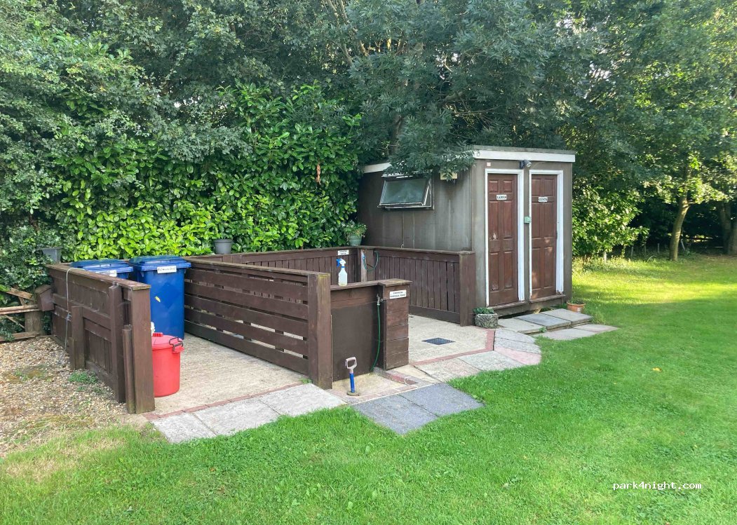 Four Acre Farm, Certified Caravan and camping site — foto 3