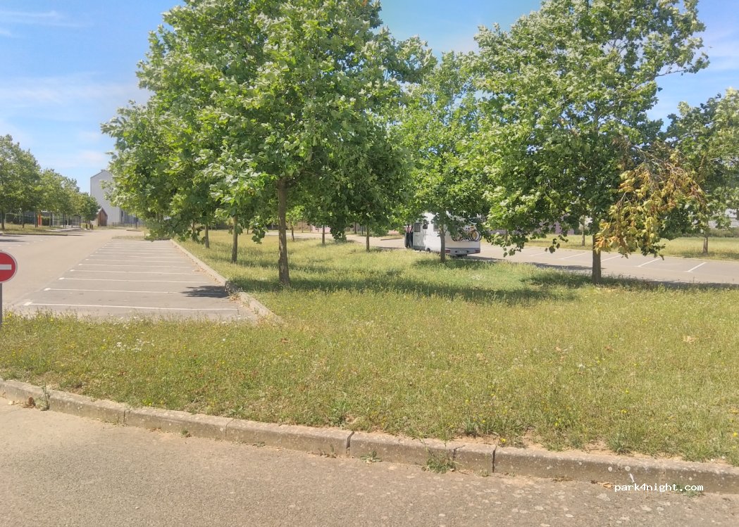 (28140) Orgères-en-Beauce - 1 Place du Gymnase — foto