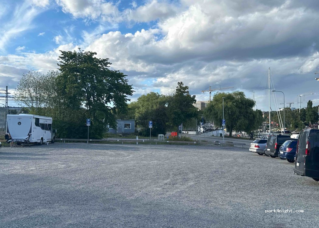 (151 32) Södertälje - 30 Bangatan — foto 2