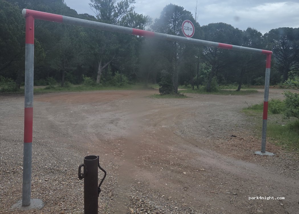 (83170) Vins-sur-Caramy - Unnamed Road — foto 3