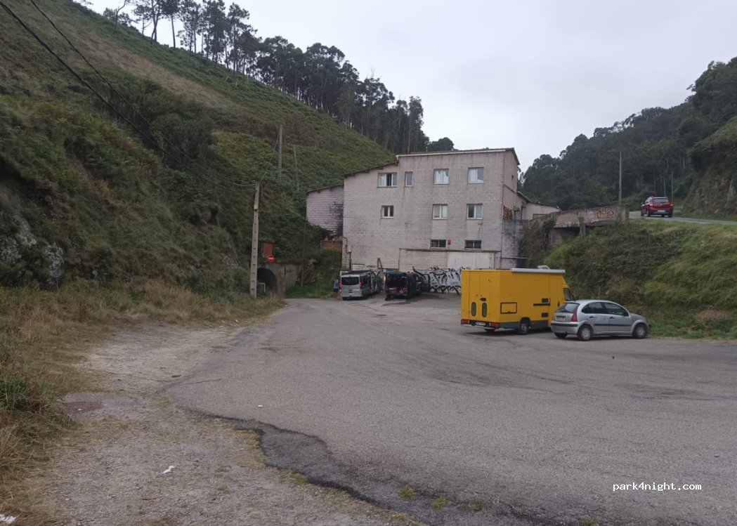 (33156) Oviñana - Unnamed Road — foto 2