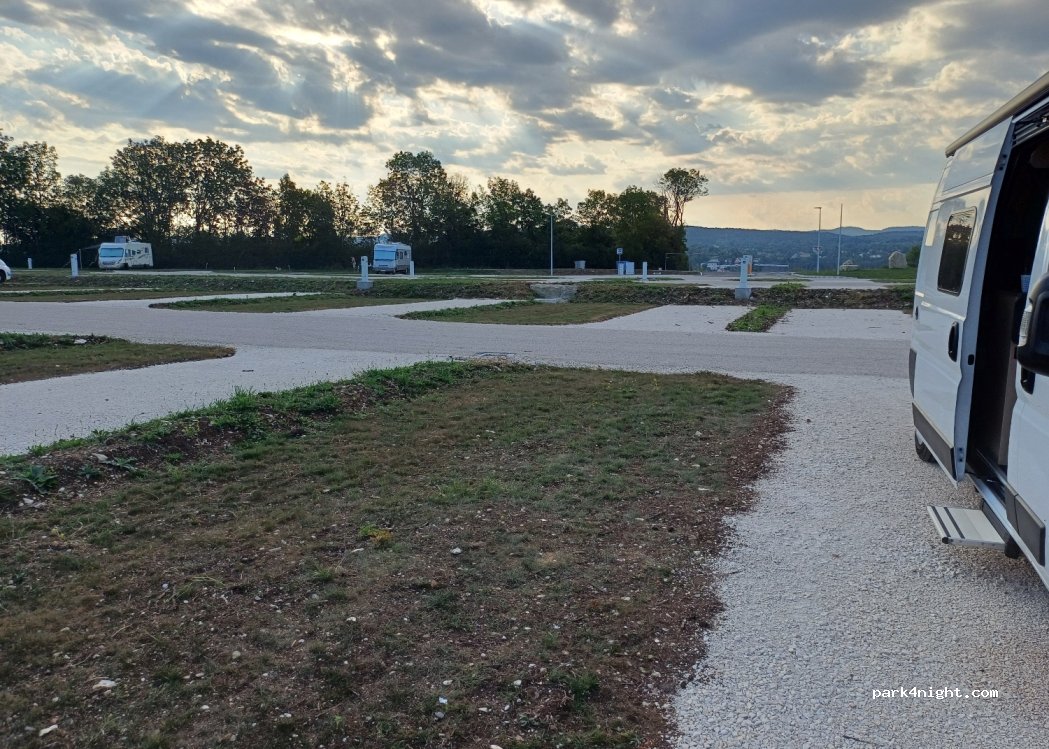Aire Camping-Car Clairvaux-les-Lacs — foto
