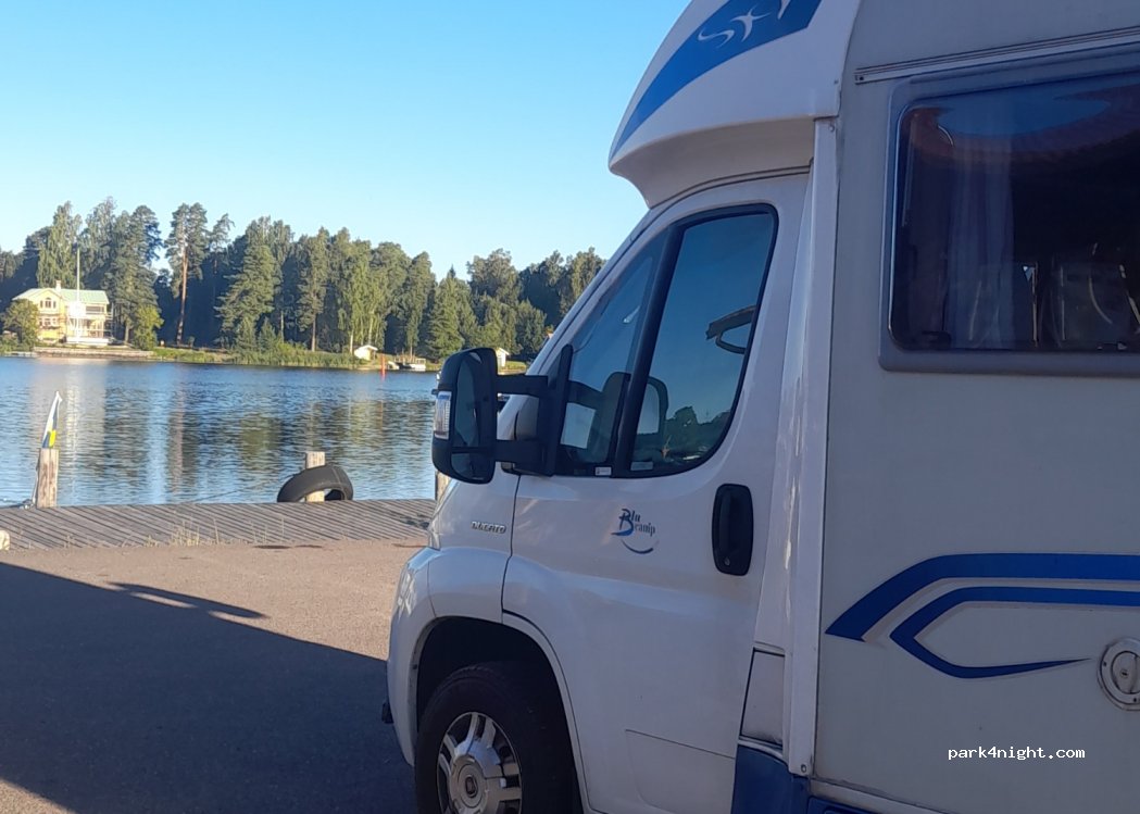 (681 52) Kristinehamn - 78 Vålösundsvägen — foto