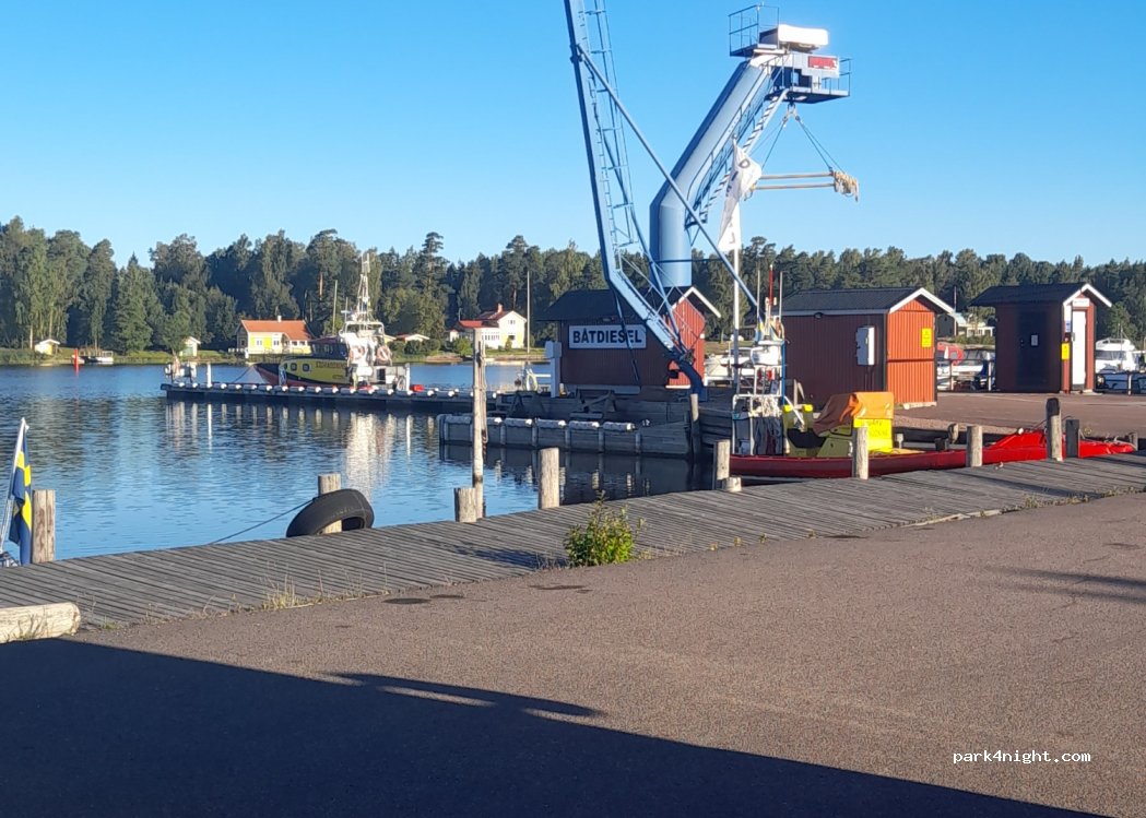(681 52) Kristinehamn - 78 Vålösundsvägen — foto 2
