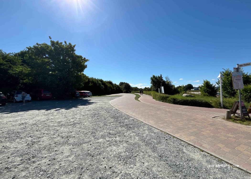 (18551) Glowe - Unnamed Road — foto