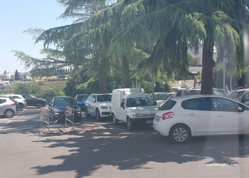 (70010) Locorotondo - 110 Via Alcide De Gasperi — foto