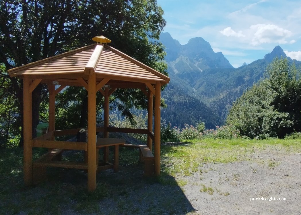 (33020) Sigilletto - 11 Strada Comunale Forni Avoltri - Collina — foto