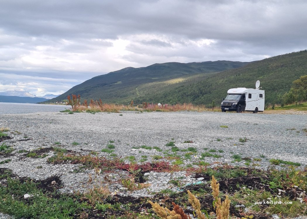 (9132) Karlsøy - 2 Sekundær Fylkesveg 301 — foto