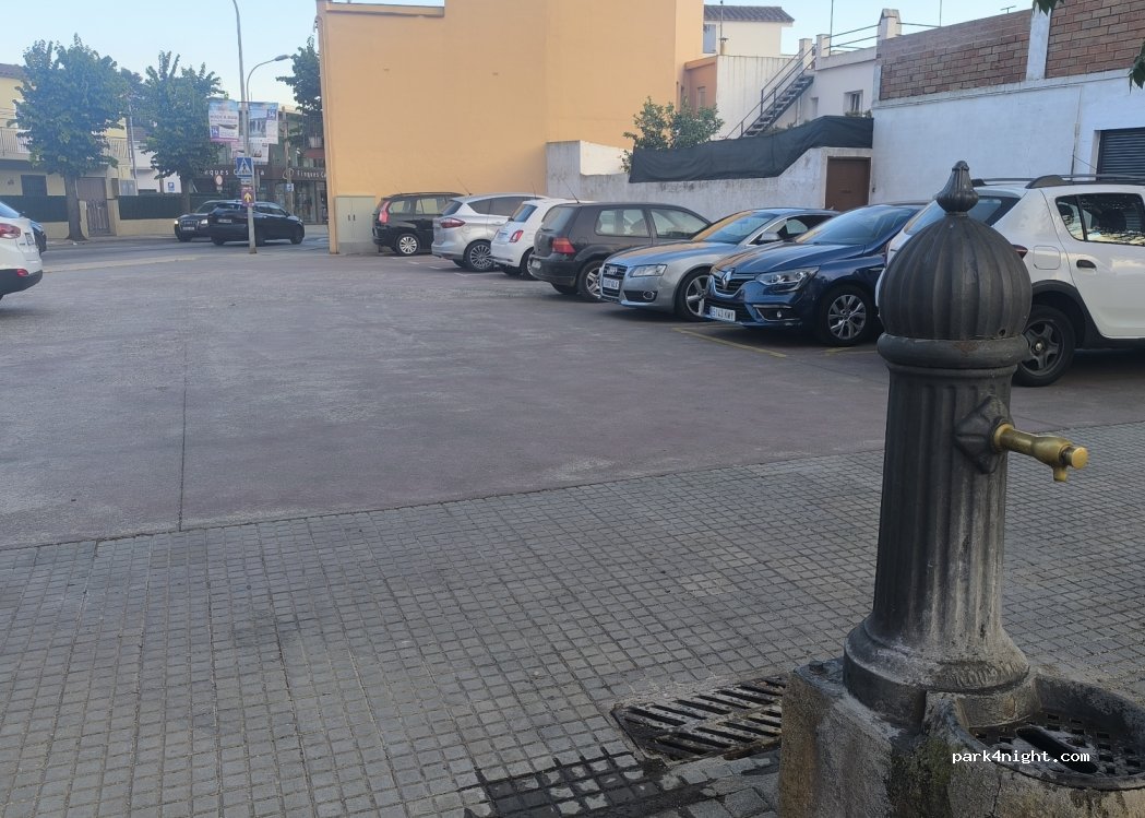 (17200) Palafrugell - 37 Plaça de Joan XXIII — foto 2