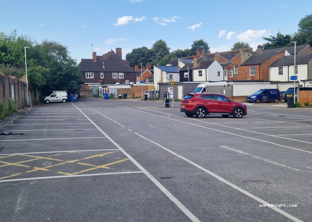 (KT17 1SN) Ewell - 10 Cheam Road — foto