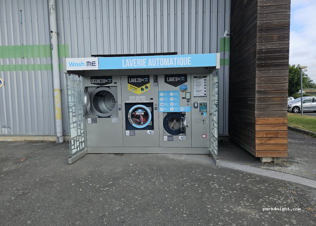(35430) Saint-Jouan-des-Guérets - Av. du Commerce — foto