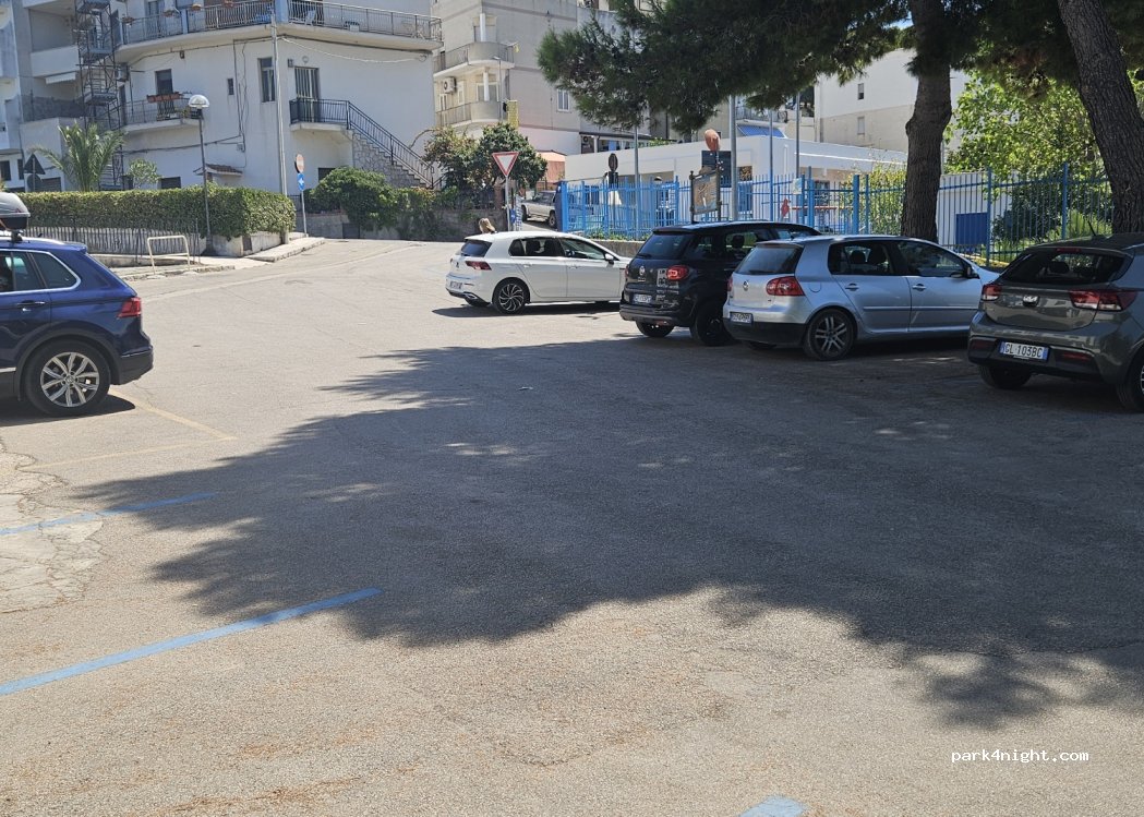 (71010) Peschici - 74 Corso Camillo Benso Conte di Cavour — foto