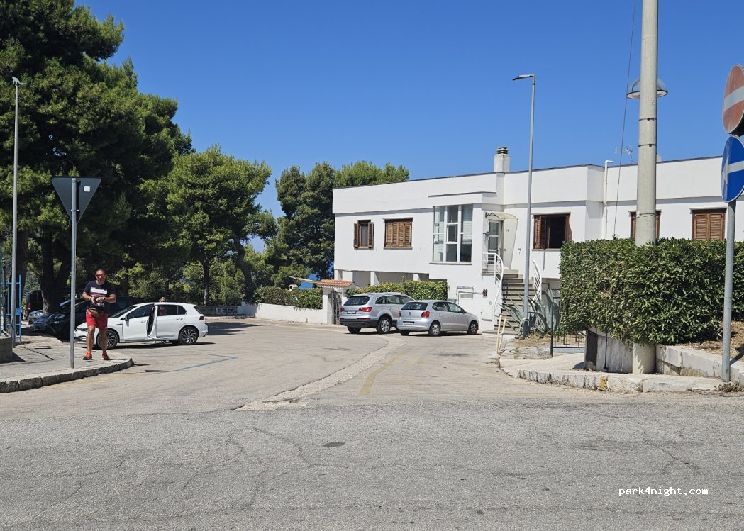 (71010) Peschici - 74 Corso Camillo Benso Conte di Cavour — foto 3
