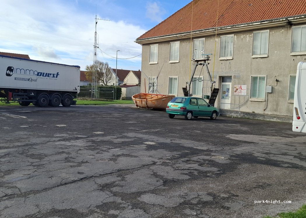 (62230) Outreau - 12 Centre Radio d'Alprech — foto 2