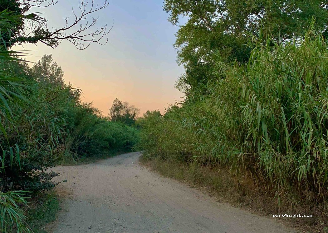 (30210) Fournès - Unnamed Road — foto 3