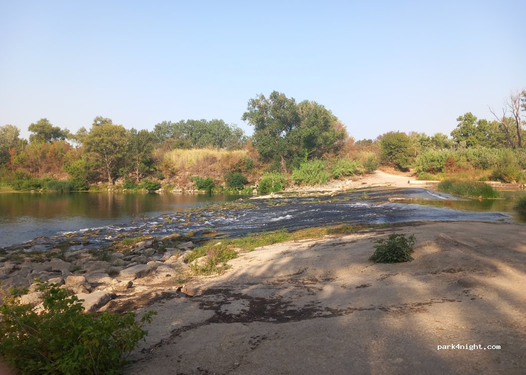 (30210) Fournès - Unnamed Road — foto 4