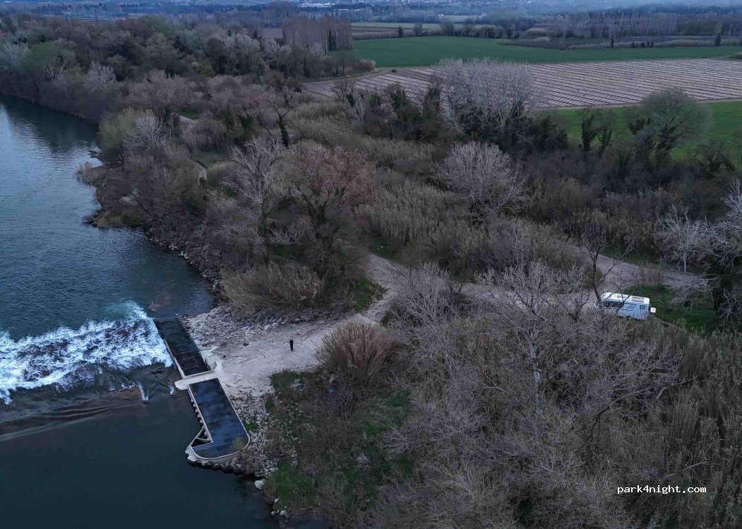 (30210) Fournès - Unnamed Road — foto 5