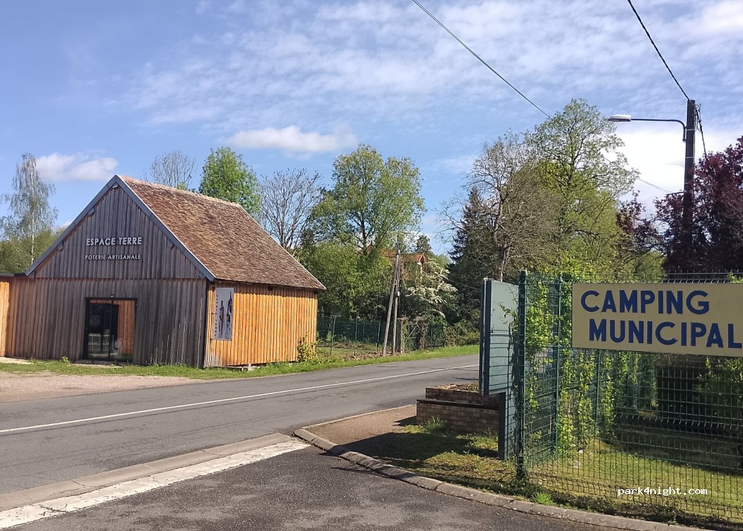 (58310) Saint-Amand-en-Puisaye - Route de Saint-Sauveur — foto 2