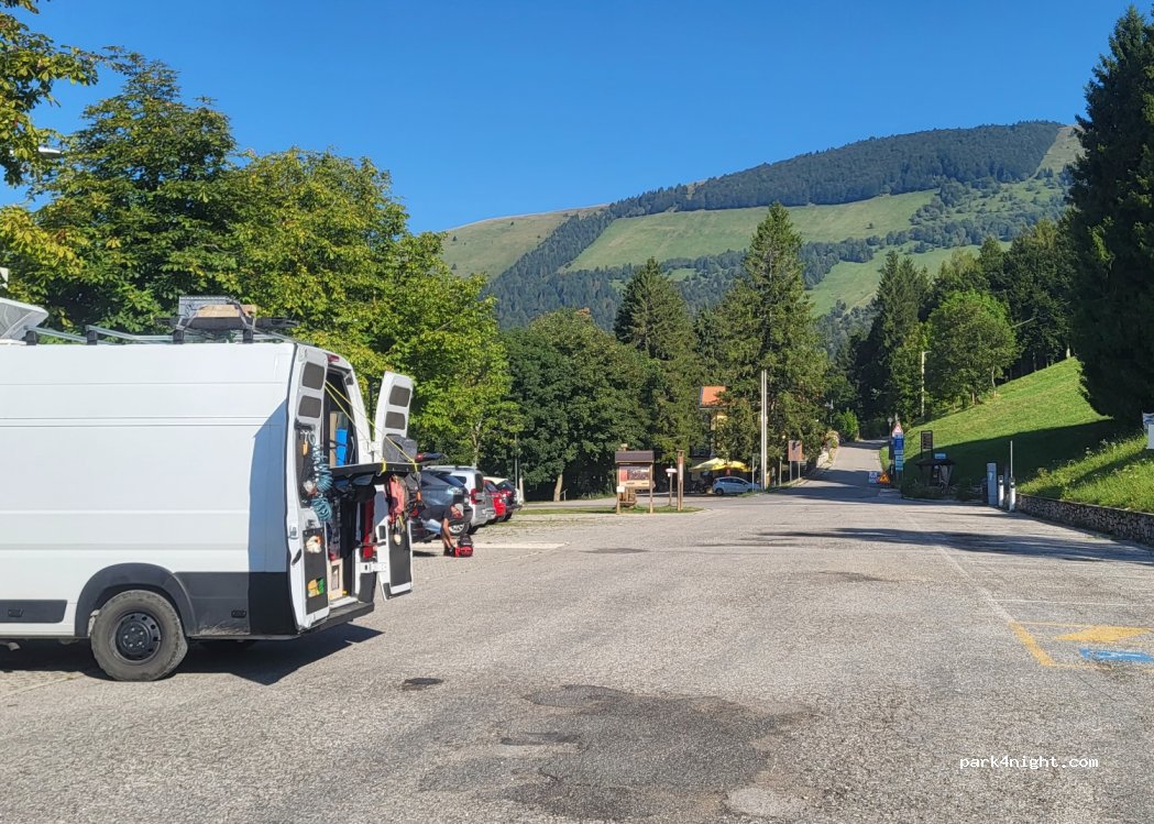 (31049) Valdobbiadene - 1 Via delle Pianezze — foto